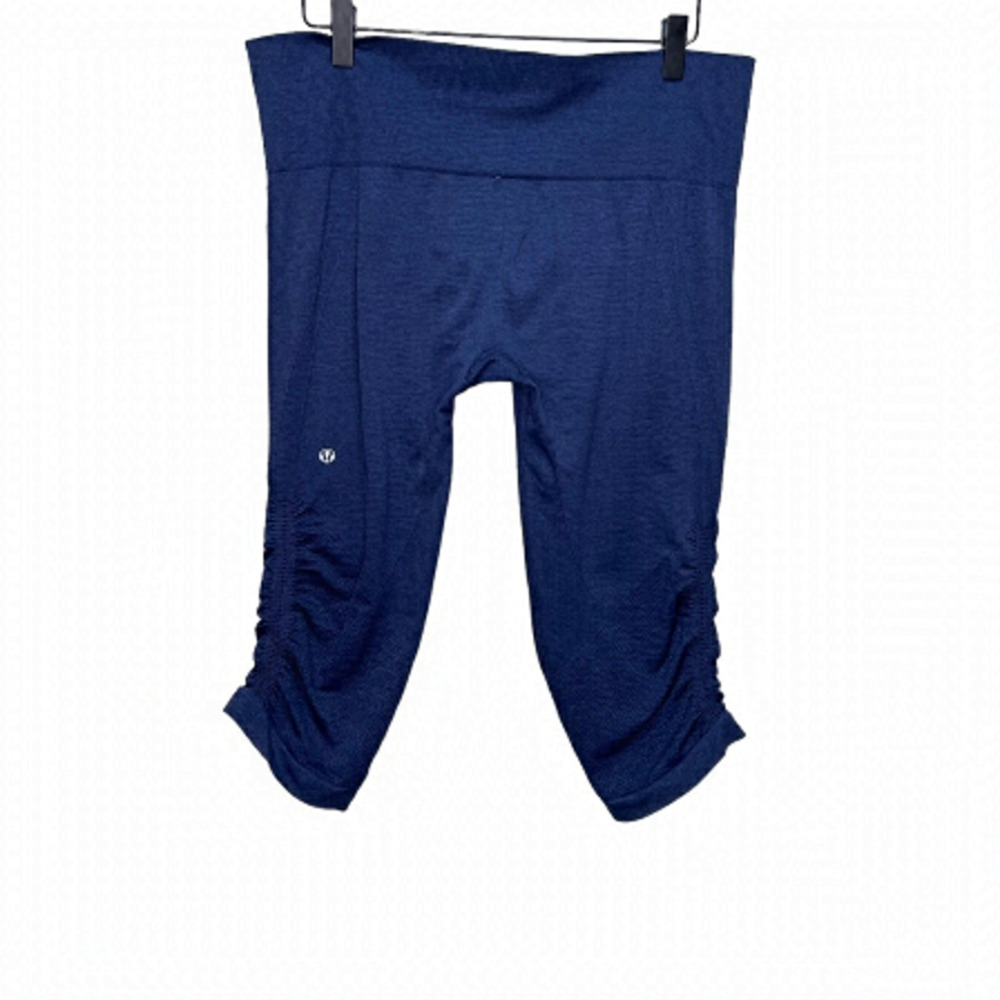 Lululemon in the Flow Crop Size 10